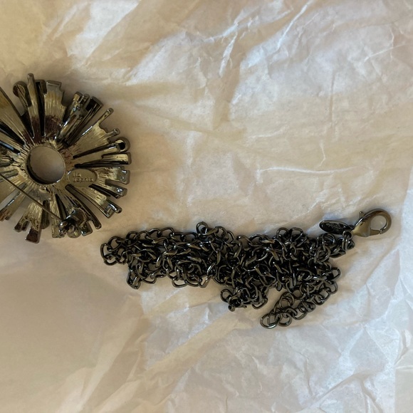 LIA SOPHIA 36" "GALLERIA" CONVERTIBLE STARBURST PENDANT NECKLACE TO BROOCH PIN - Picture 4 of 6